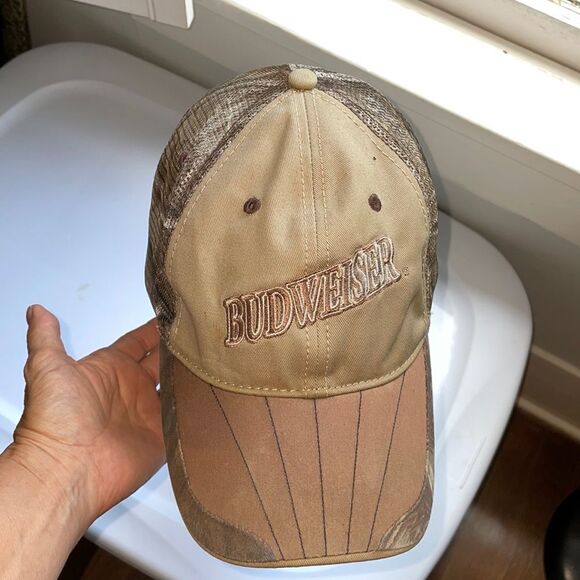 Budweiser Paramount Outdoors tan/camouflage mesh back cap - Picture 1 of 7